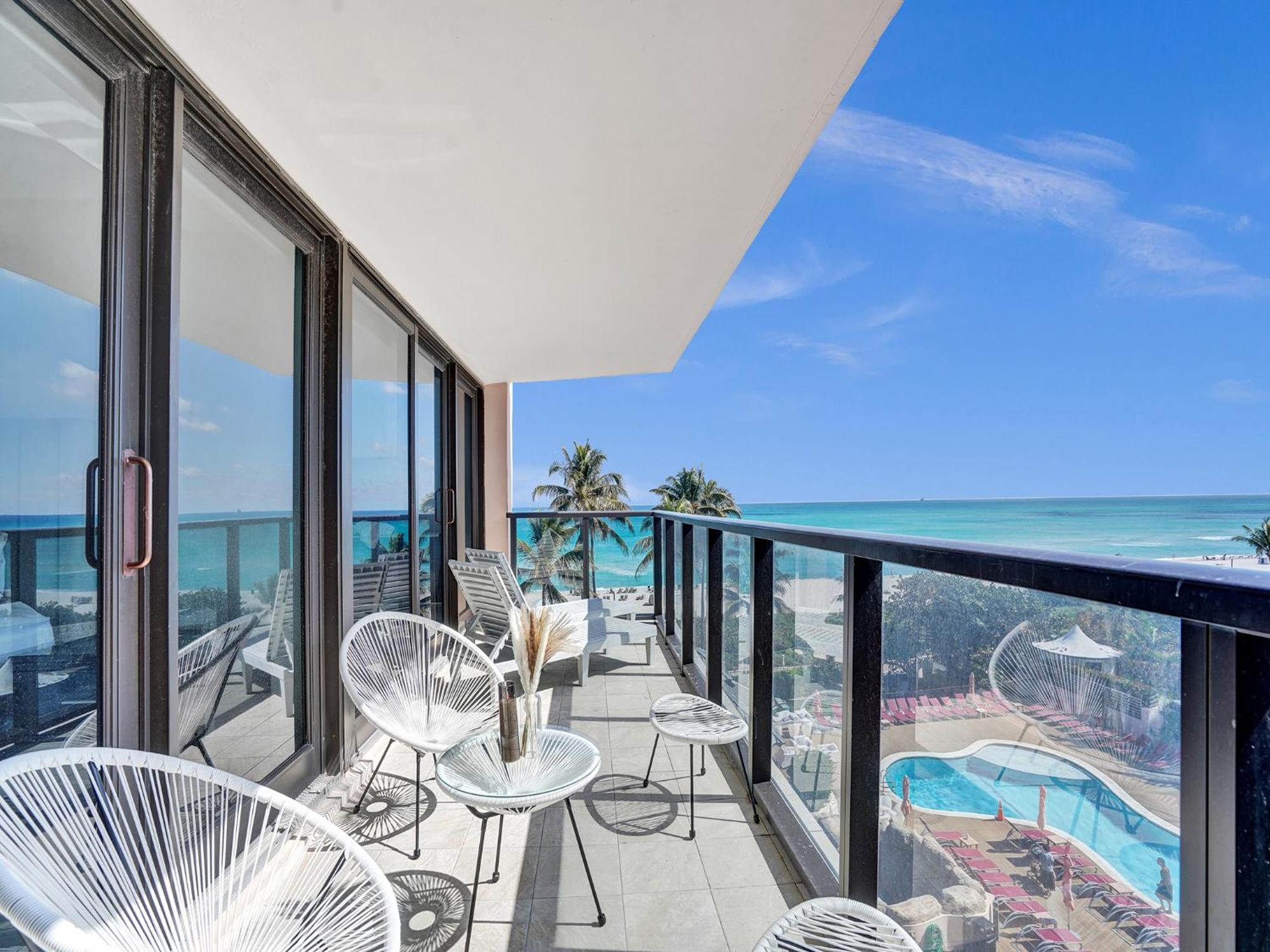 Apartment Luxury Oceanfront Magnificent Views 701 *