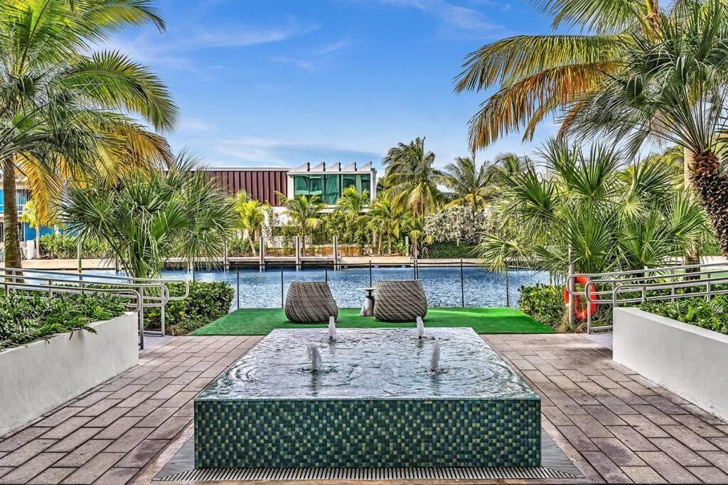 Apartment King Balcony Water Views-hosted By Sweetstay *