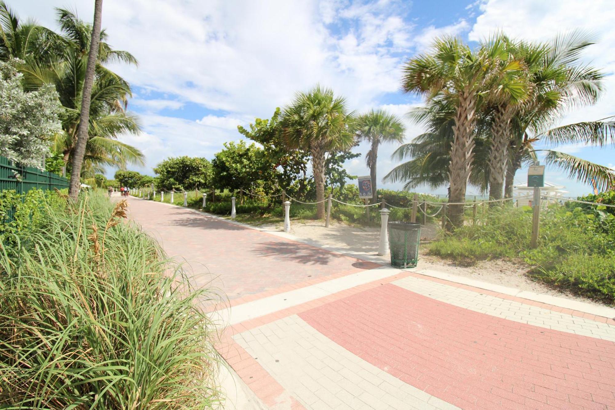 Alexander 1209 Beachfront With 2 Pools , Access, Sauna, Stores Holiday home