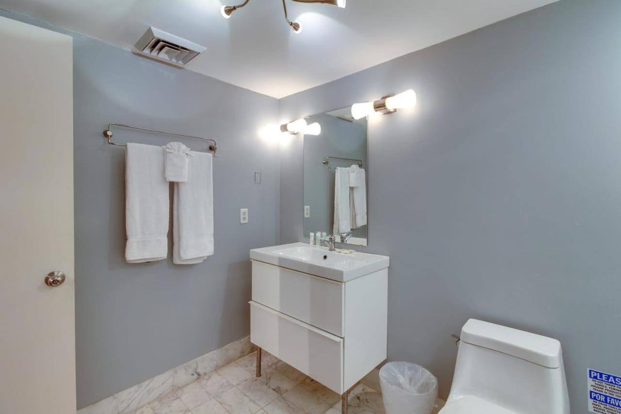 Alexander 1209 Beachfront With 2 Pools , Access, Sauna, Stores Holiday home Miami Beach