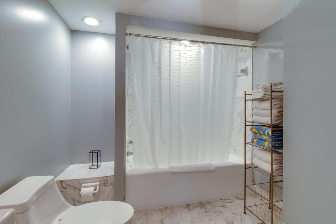 Alexander 1209 Beachfront With 2 Pools , Access, Sauna, Stores Miami Beach