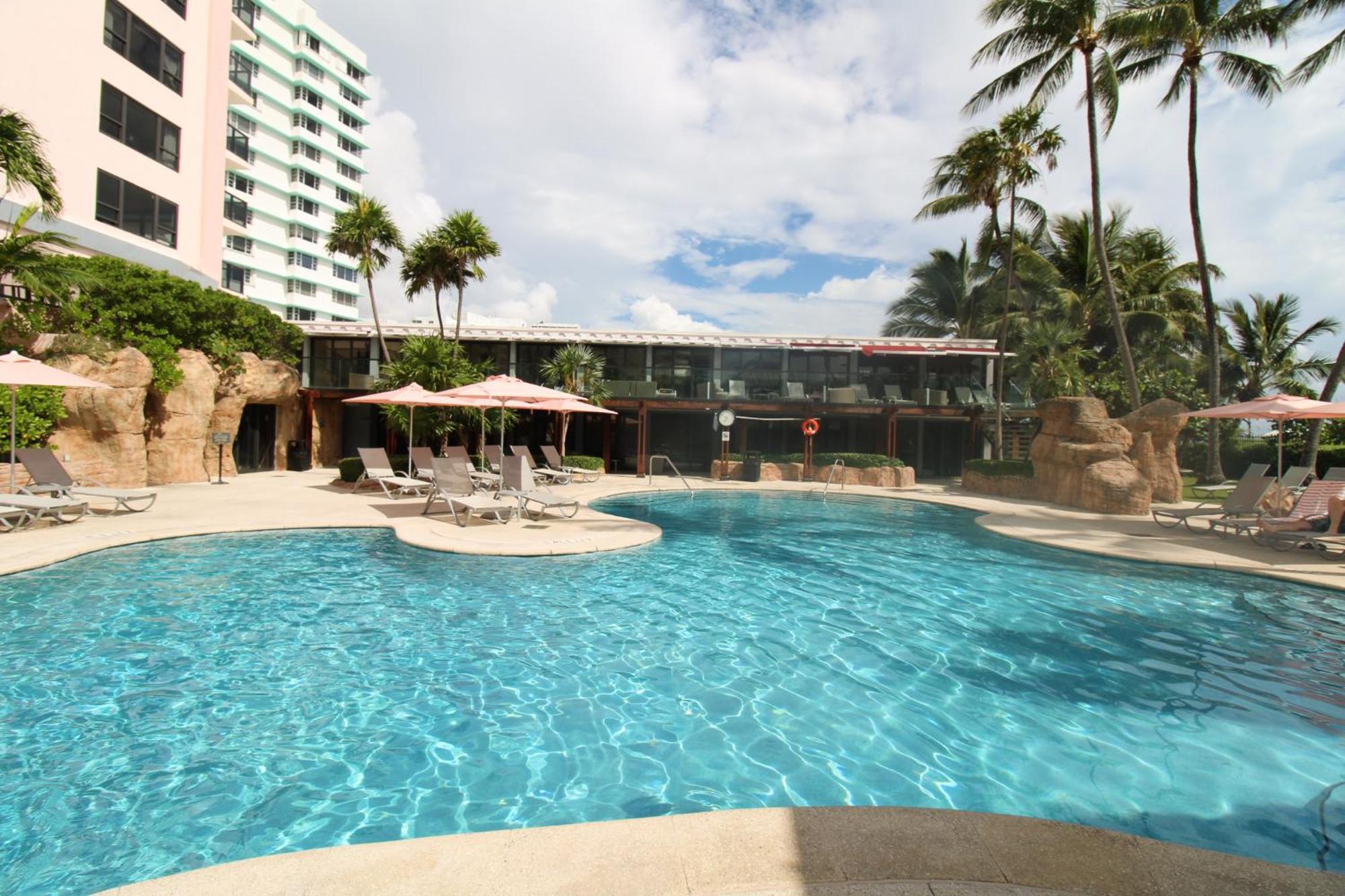Alexander 1209 Beachfront With 2 Pools , Access, Sauna, Stores Holiday home