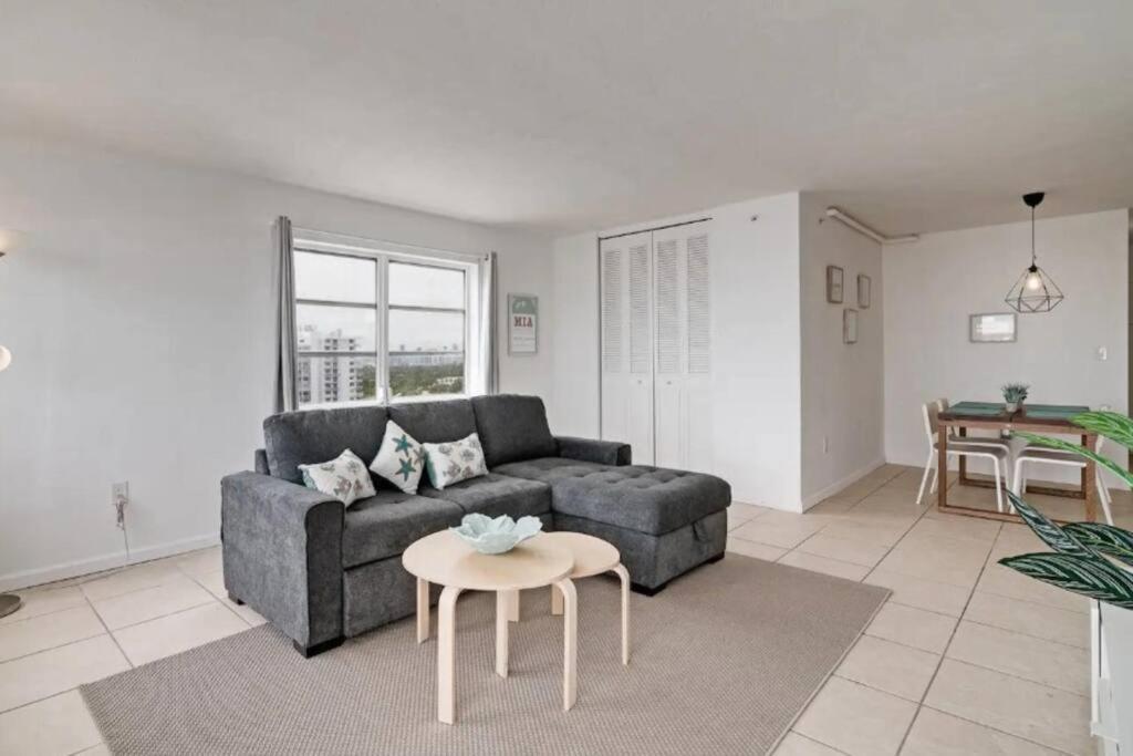 Apartment 1201- Luxurious 1br & 2ba With Stunning Ocean Views *