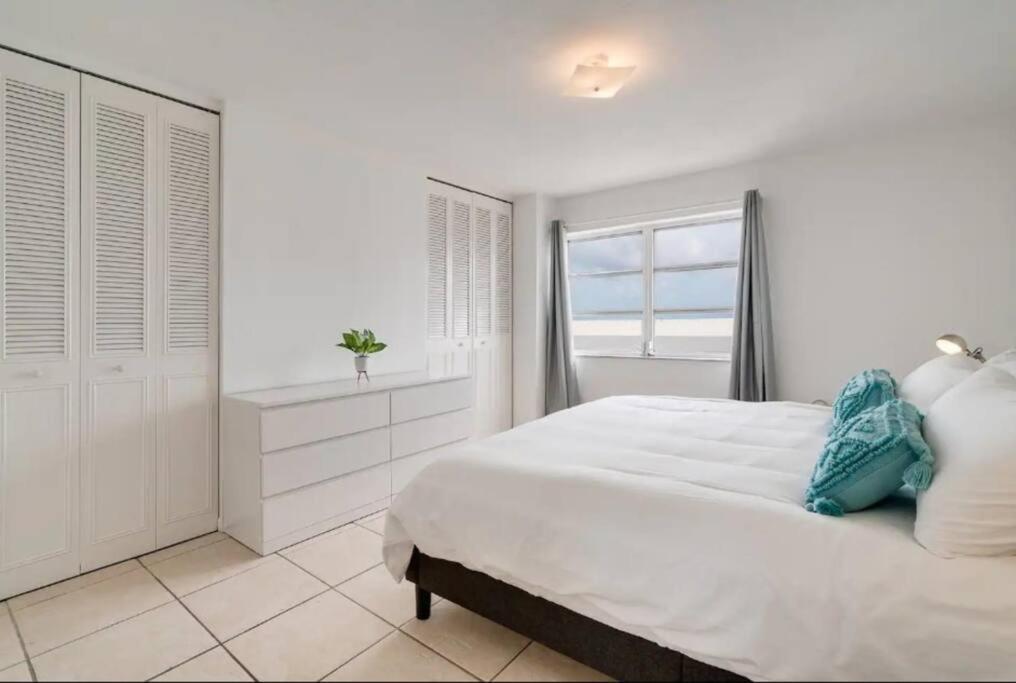1201- Luxurious 1br & 2ba With Stunning Ocean Views Miami Beach