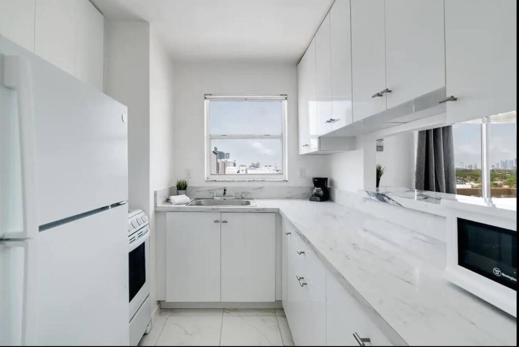 Apartment 1106- 1br & 1ba With Balcony, Stunning & Ocean Views