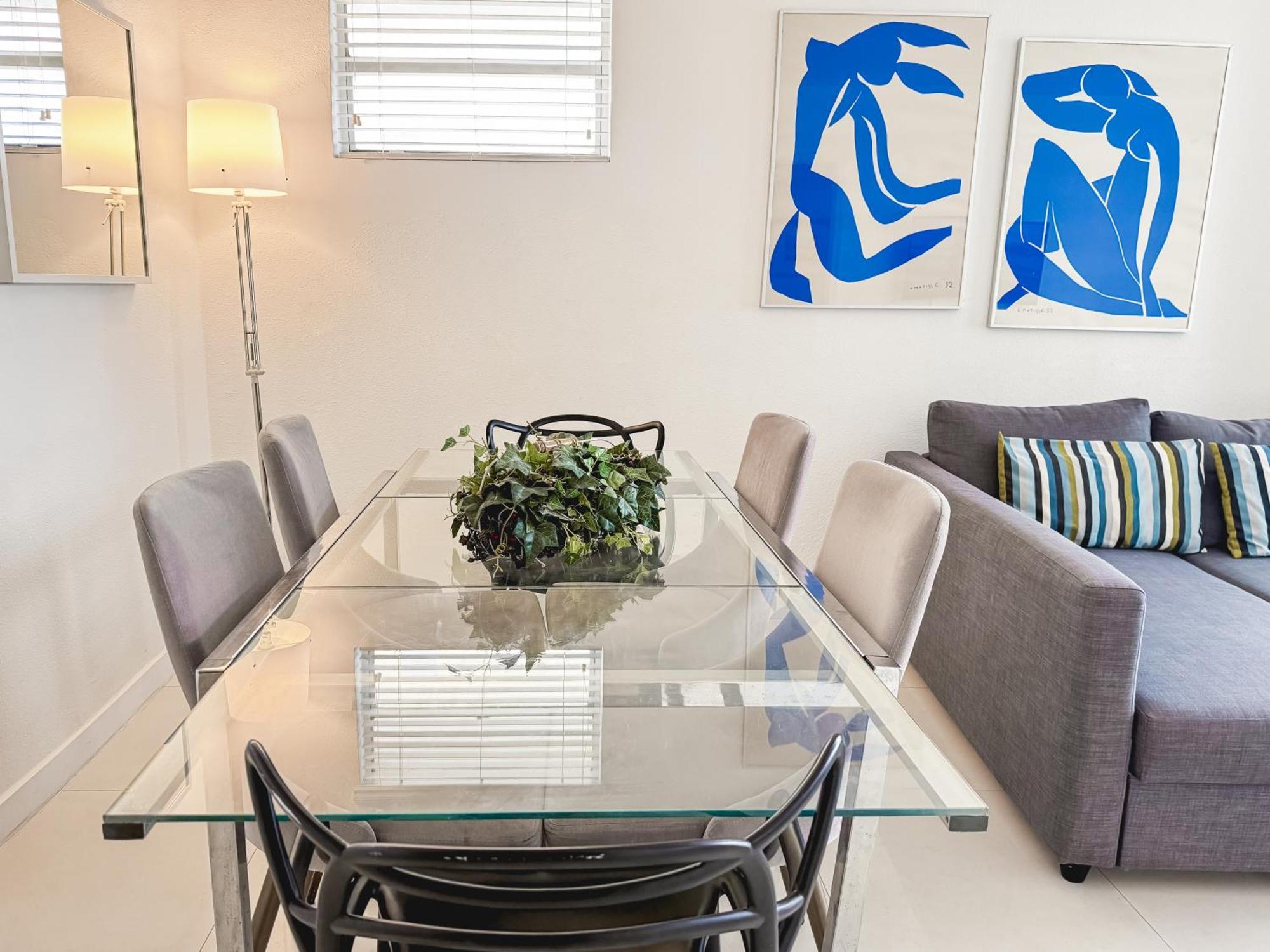 Apartment 2 Bedroom On The !