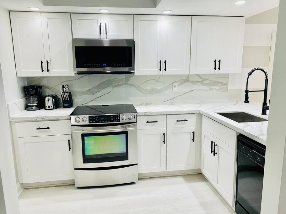 1Br 2Ba Beach Condo Parking Wifi Apartment