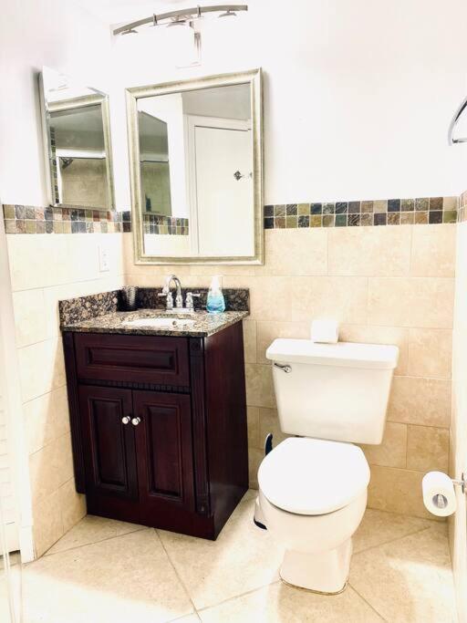 1Br 2Ba Beach Condo Parking Wifi Apartment *