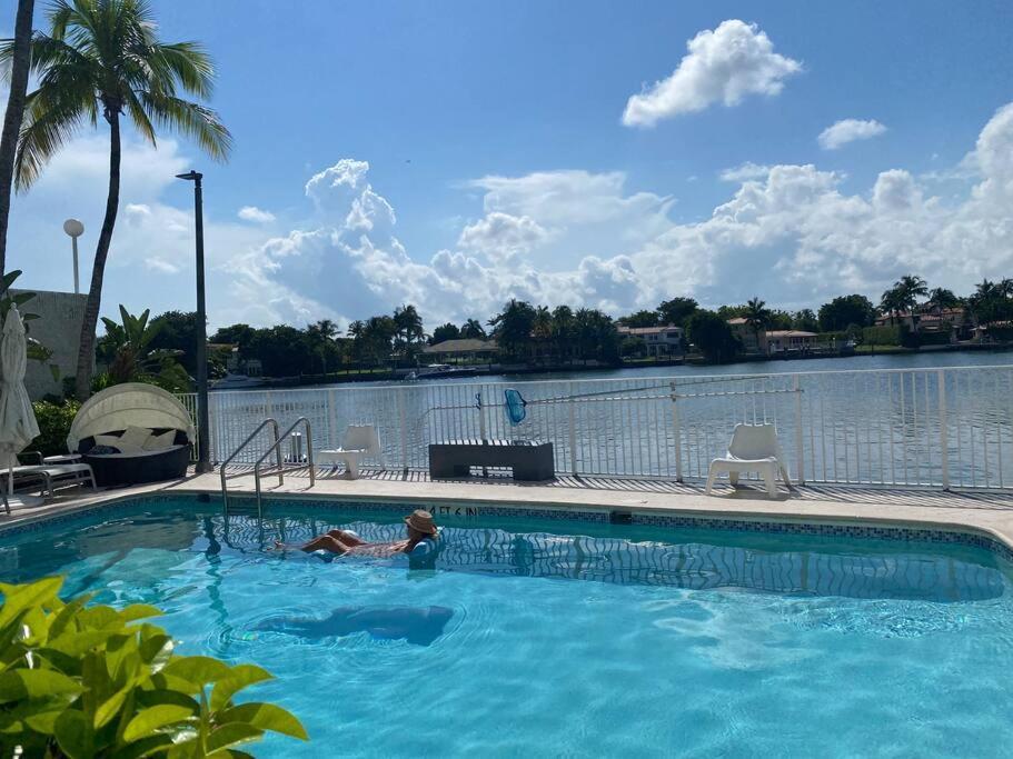 1Br 2Ba Beach Condo Parking Wifi Apartment *