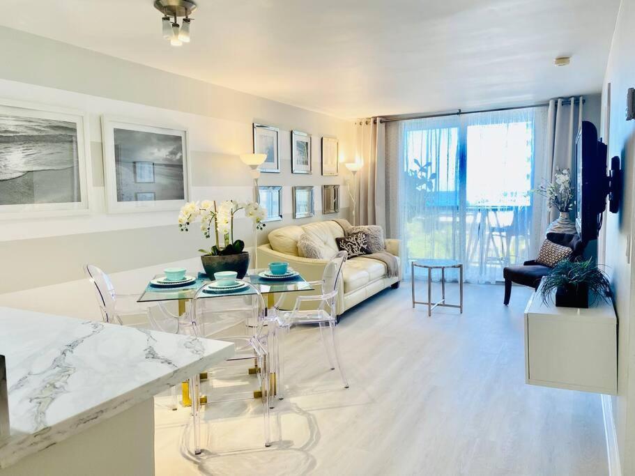 1Br 2Ba Beach Condo Parking Wifi Apartment *