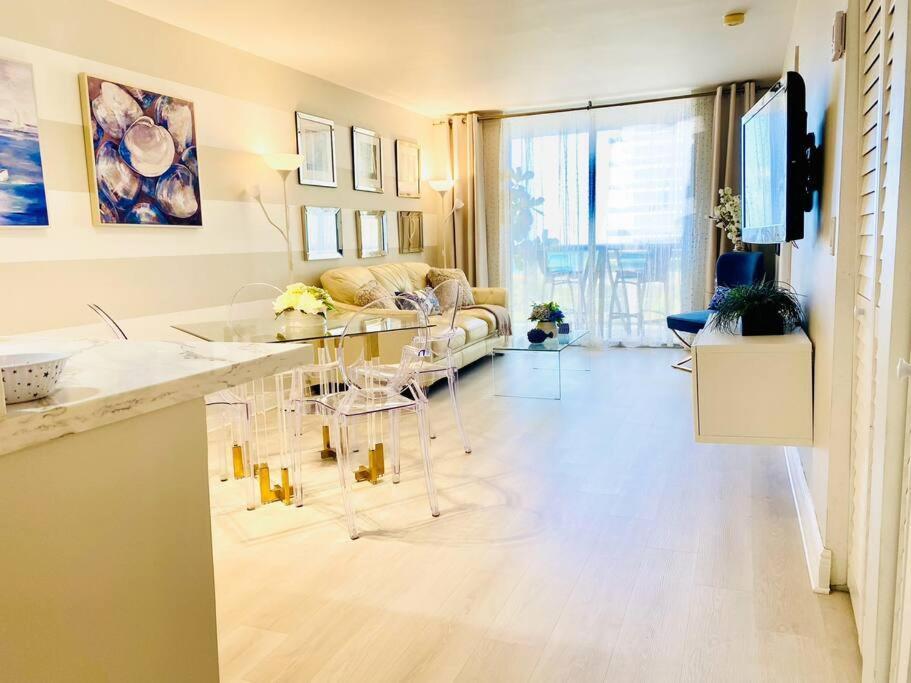 1Br 2Ba Beach Condo Parking Wifi Apartment