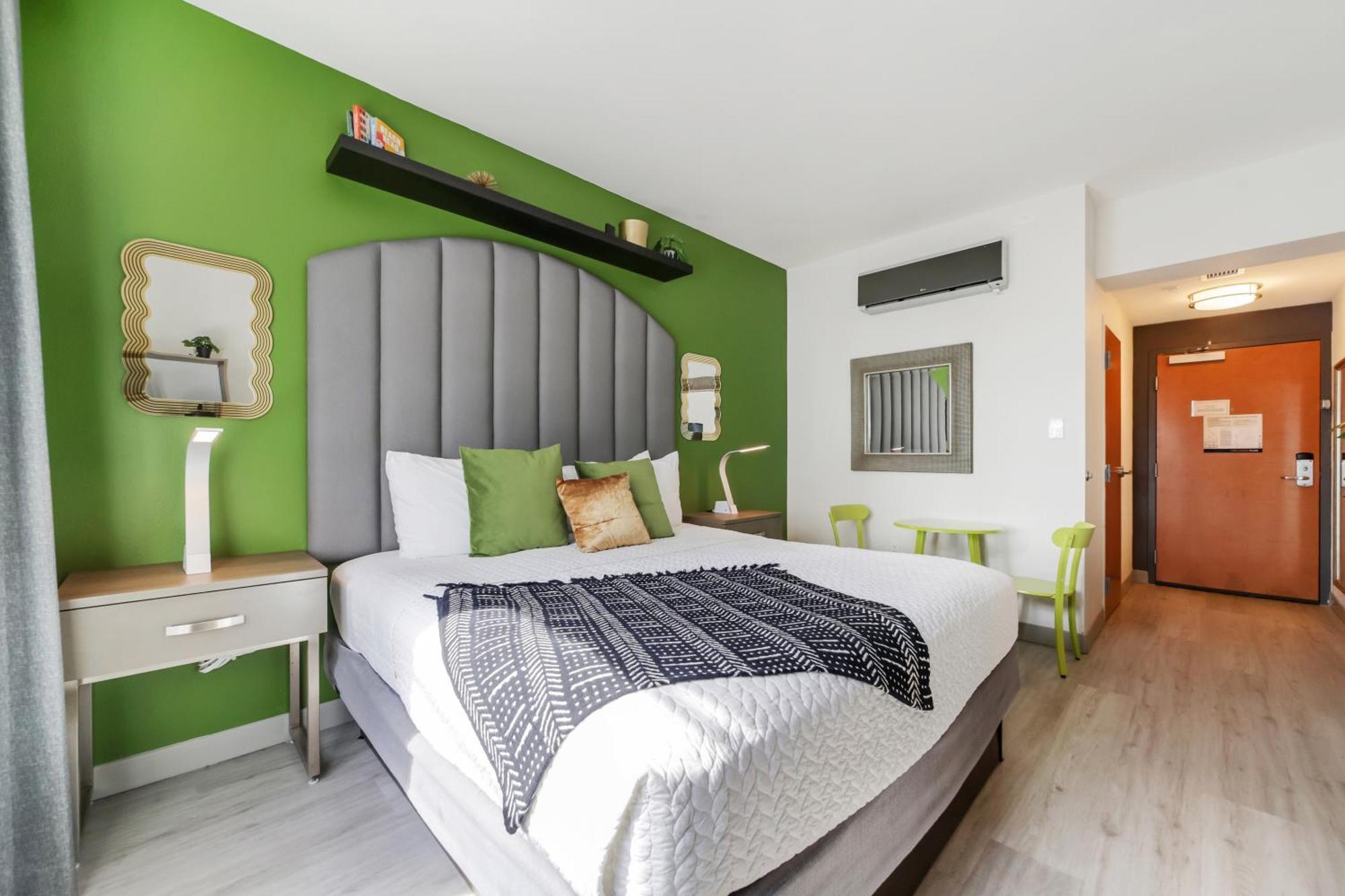 Claremont Aparthotel 3*