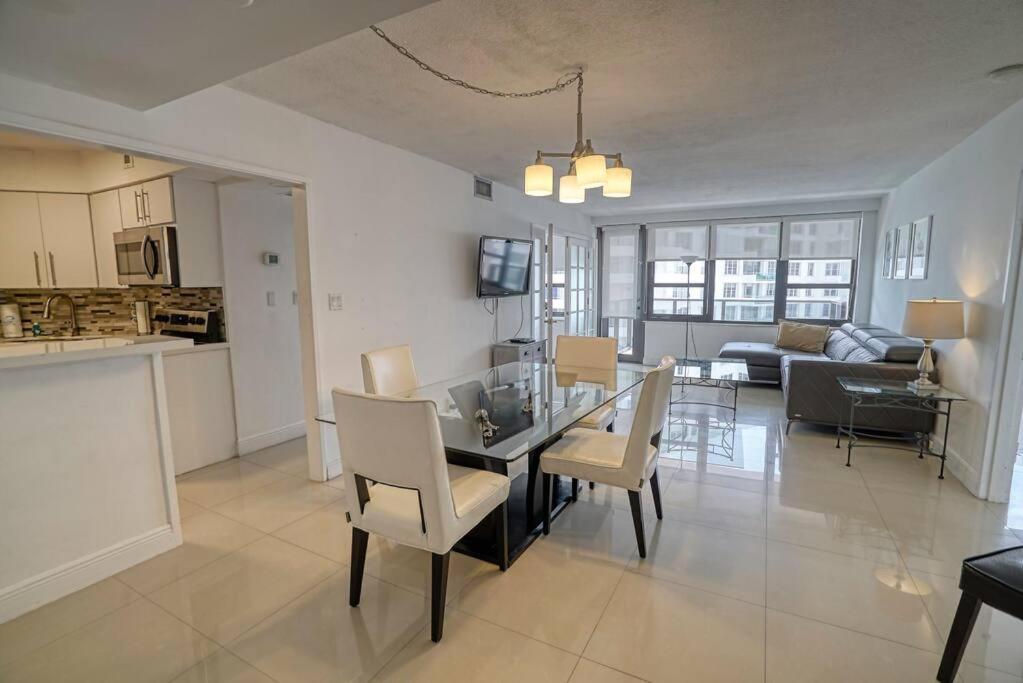 Sabrinas 2br Modern Beachfront * Miami Beach