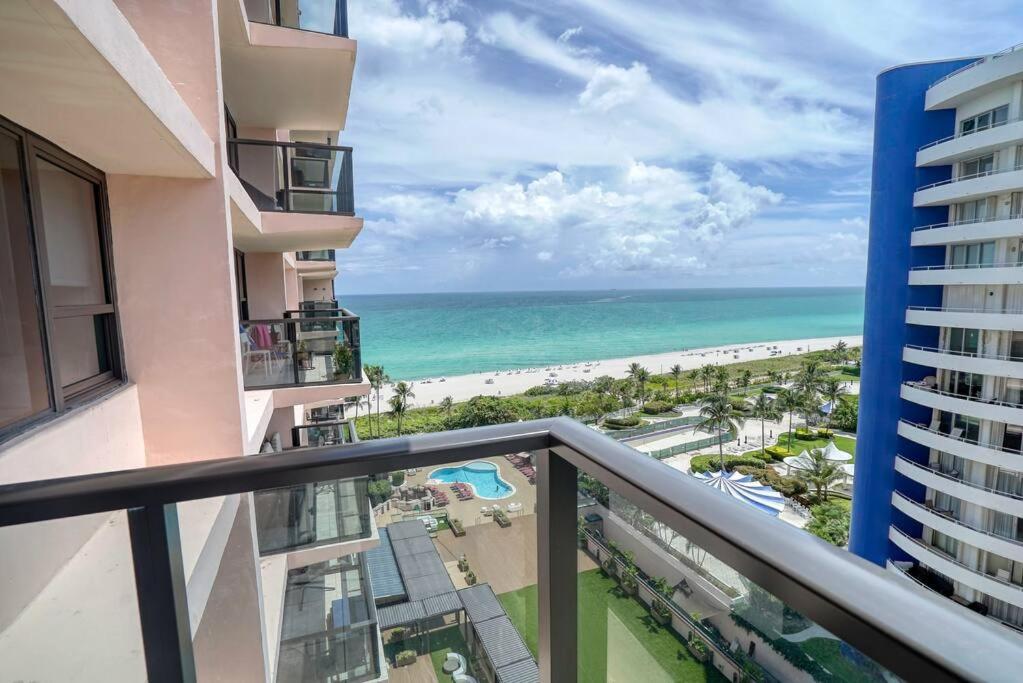 Sabrinas 2br Modern Beachfront