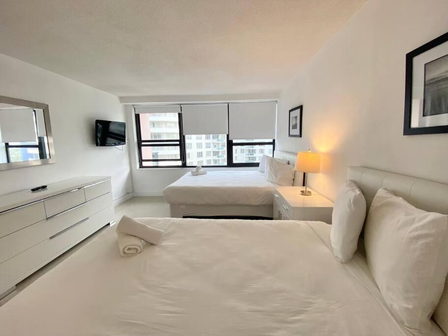 Sabrinas 2br Modern Beachfront Apartment