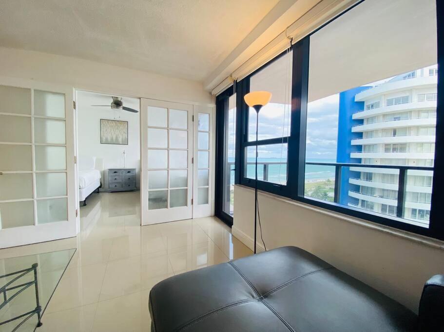 Sabrinas 2br Modern Beachfront Apartment *
