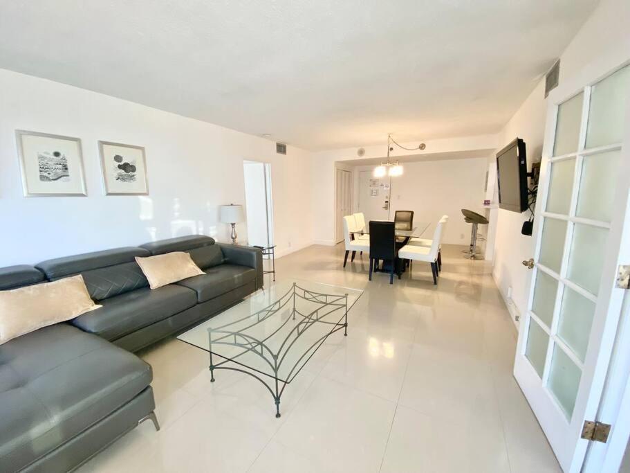 Sabrinas 2br Modern Beachfront Apartment Miami Beach