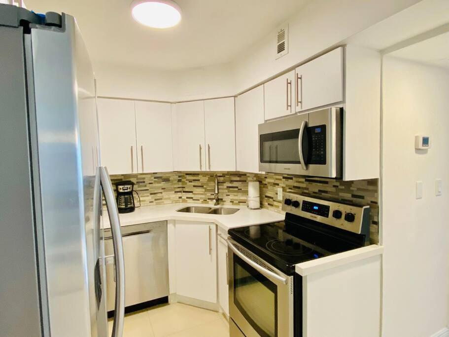 Sabrinas 2br Modern Beachfront Miami Beach