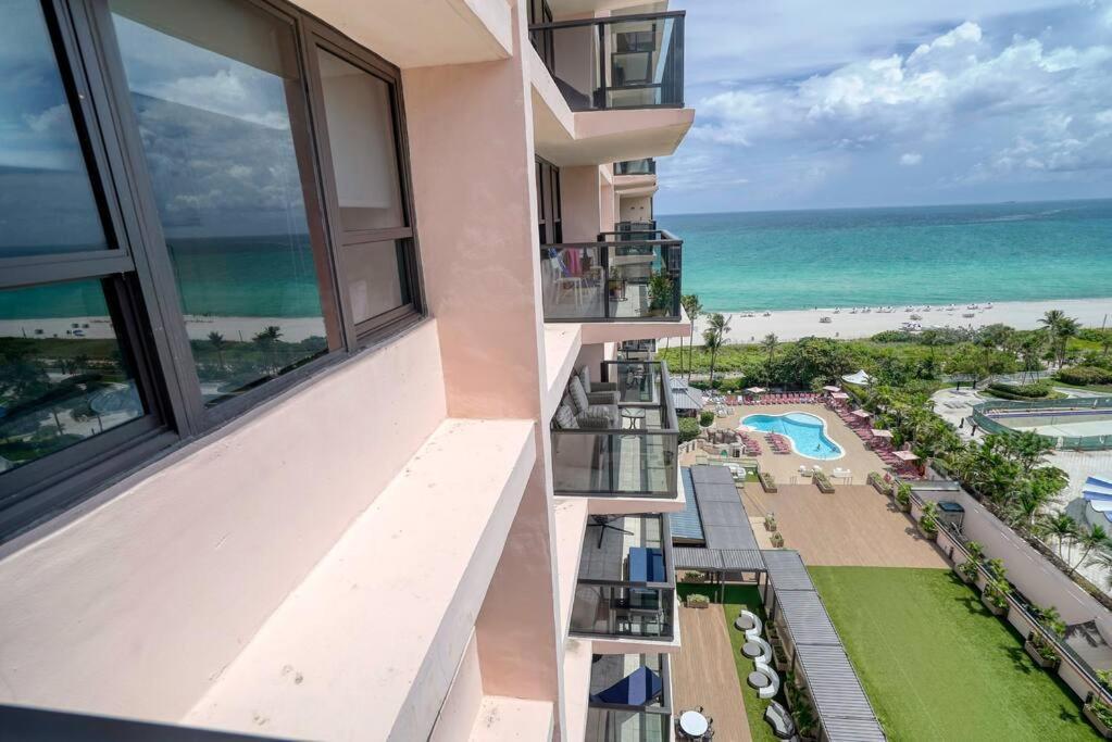Sabrinas 2br Modern Beachfront
