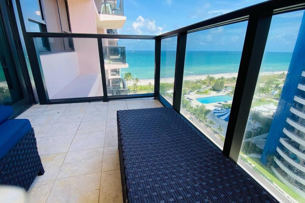 Sabrinas 2br Modern Beachfront * Miami Beach