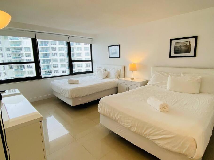 Sabrinas 2br Modern Beachfront