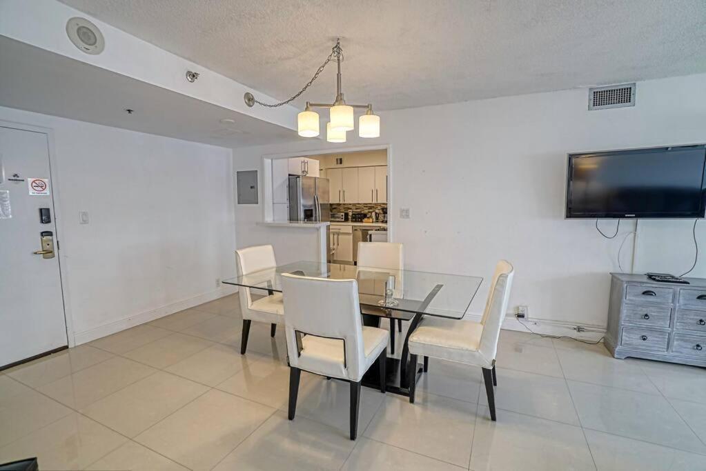 Sabrinas 2br Modern Beachfront