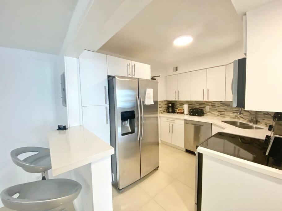 Sabrinas 2br Modern Beachfront Miami Beach