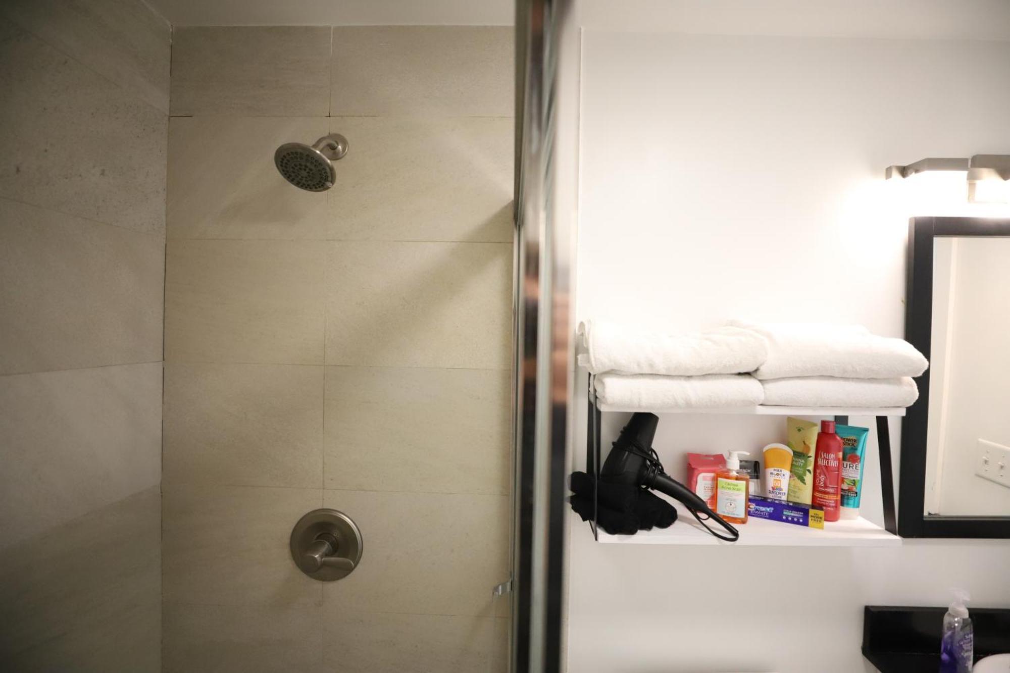 Apartment Family Pet Friendly 3 Minute Walk To Miami With Free Parking