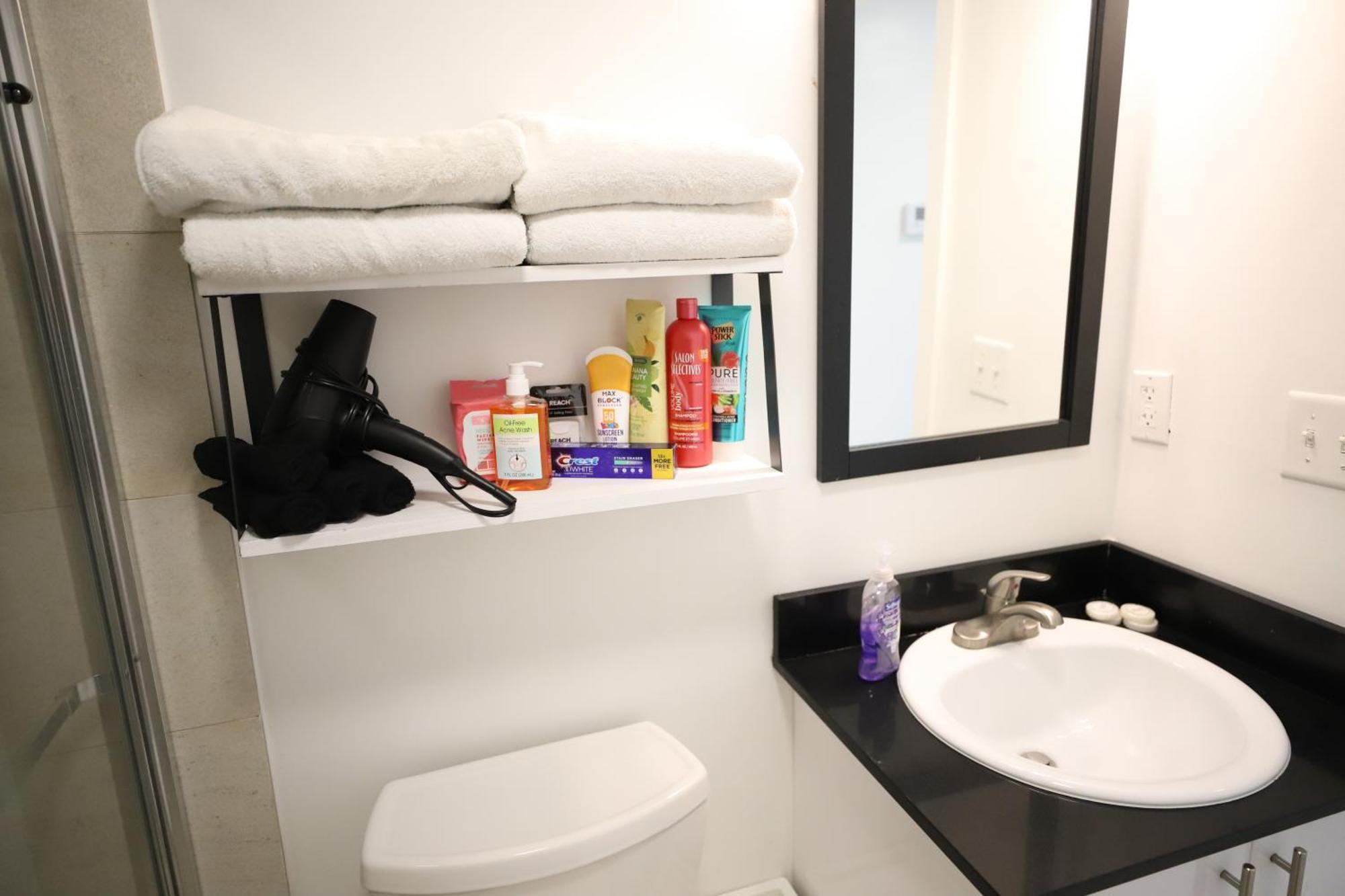 Family Pet Friendly 3 Minute Walk To Miami With Free Parking *