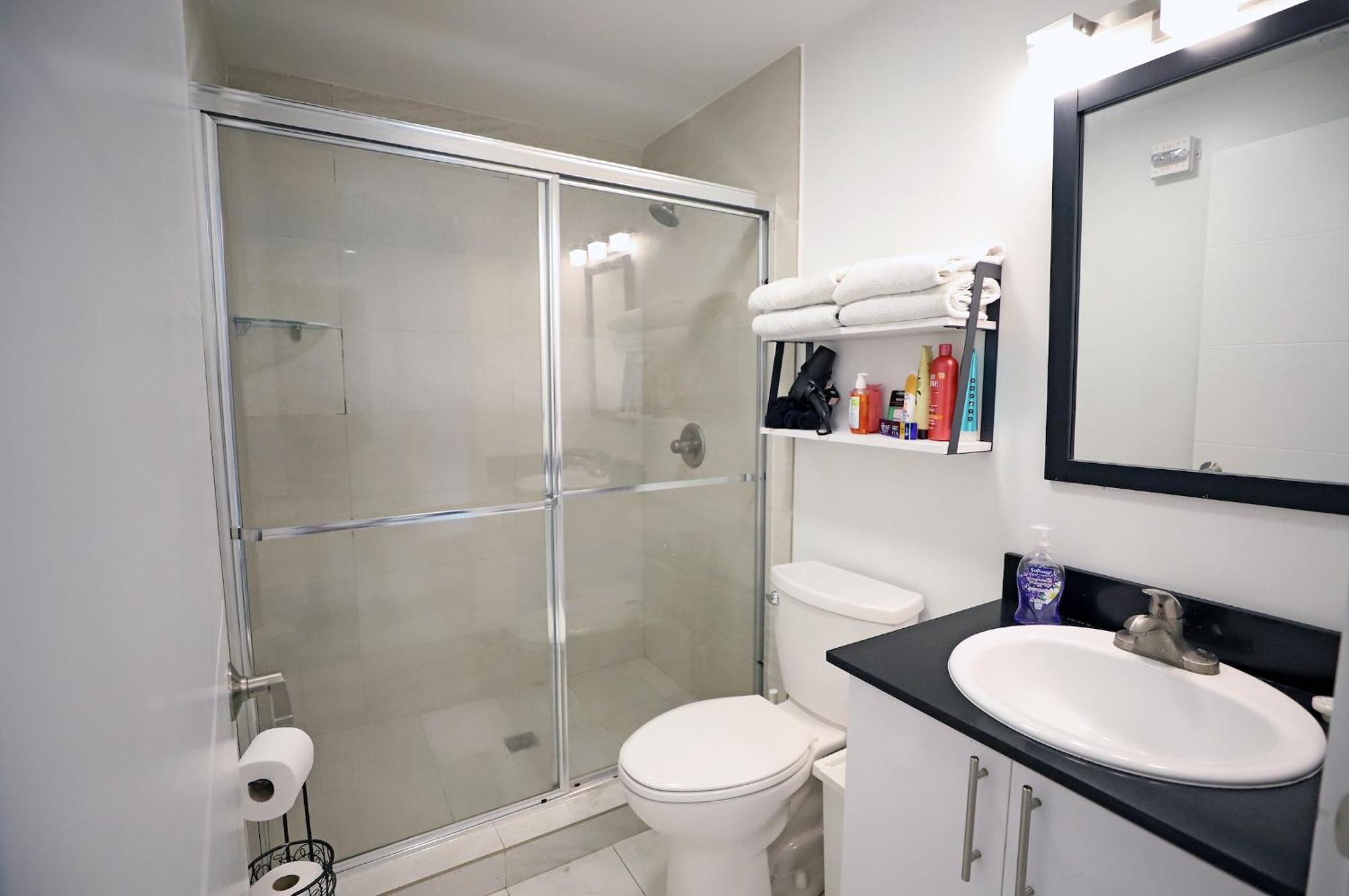 Apartment Family Pet Friendly 3 Minute Walk To Miami With Free Parking