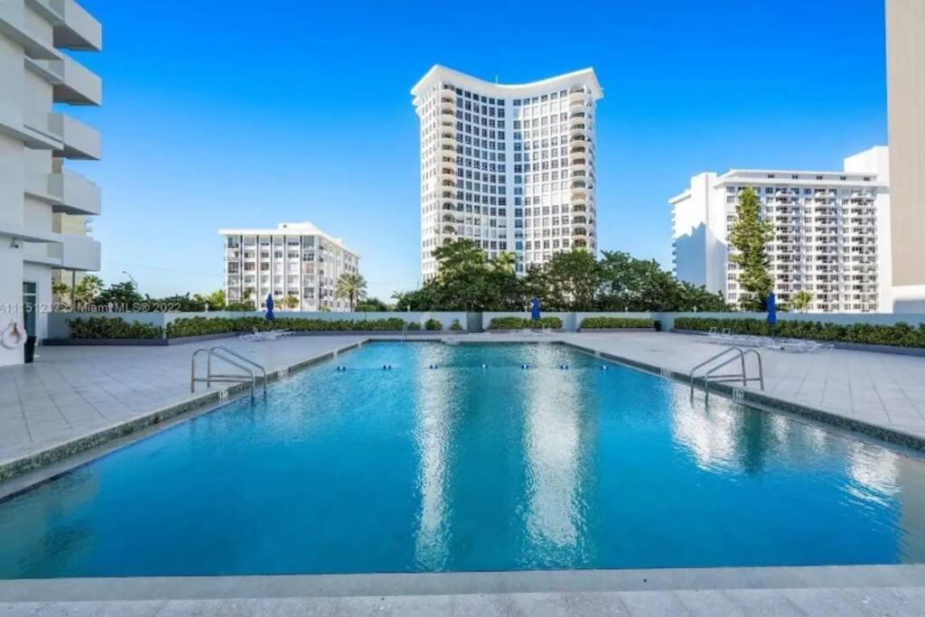 Serena Oceanfront 2 Bedrooms With Direct Oceanview And Parking Miami Beach