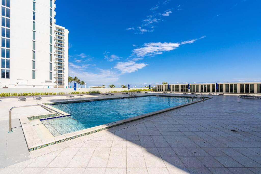 Serena Oceanfront 2 Bedrooms With Direct Oceanview And Parking Apartment