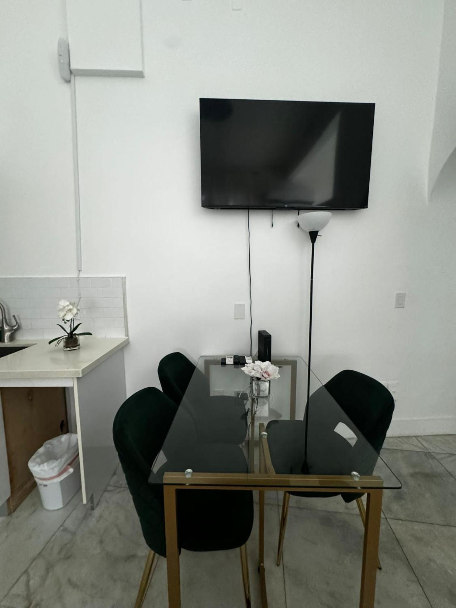 Lincoln Donwtonw Apartment