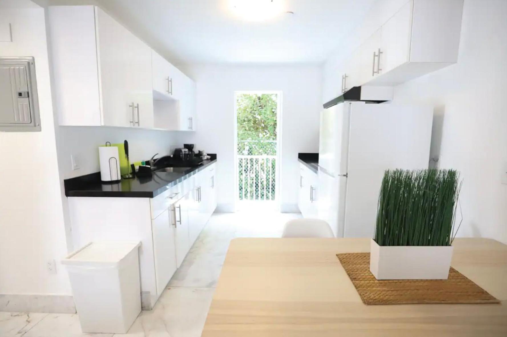 Apartment South 2 Bedroom Family & Pet Friendly With Balcony & Free Parking
