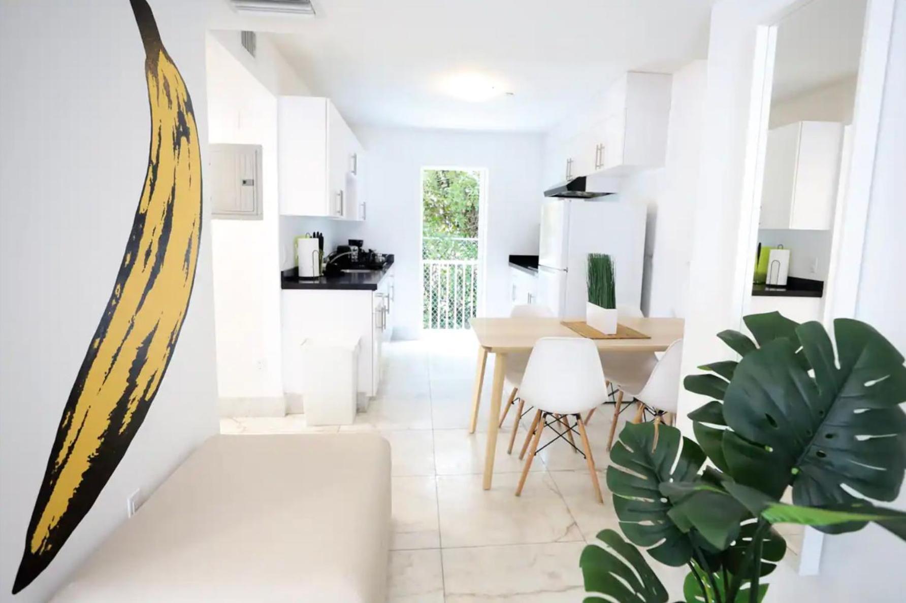 Apartment South 2 Bedroom Family & Pet Friendly With Balcony & Free Parking *