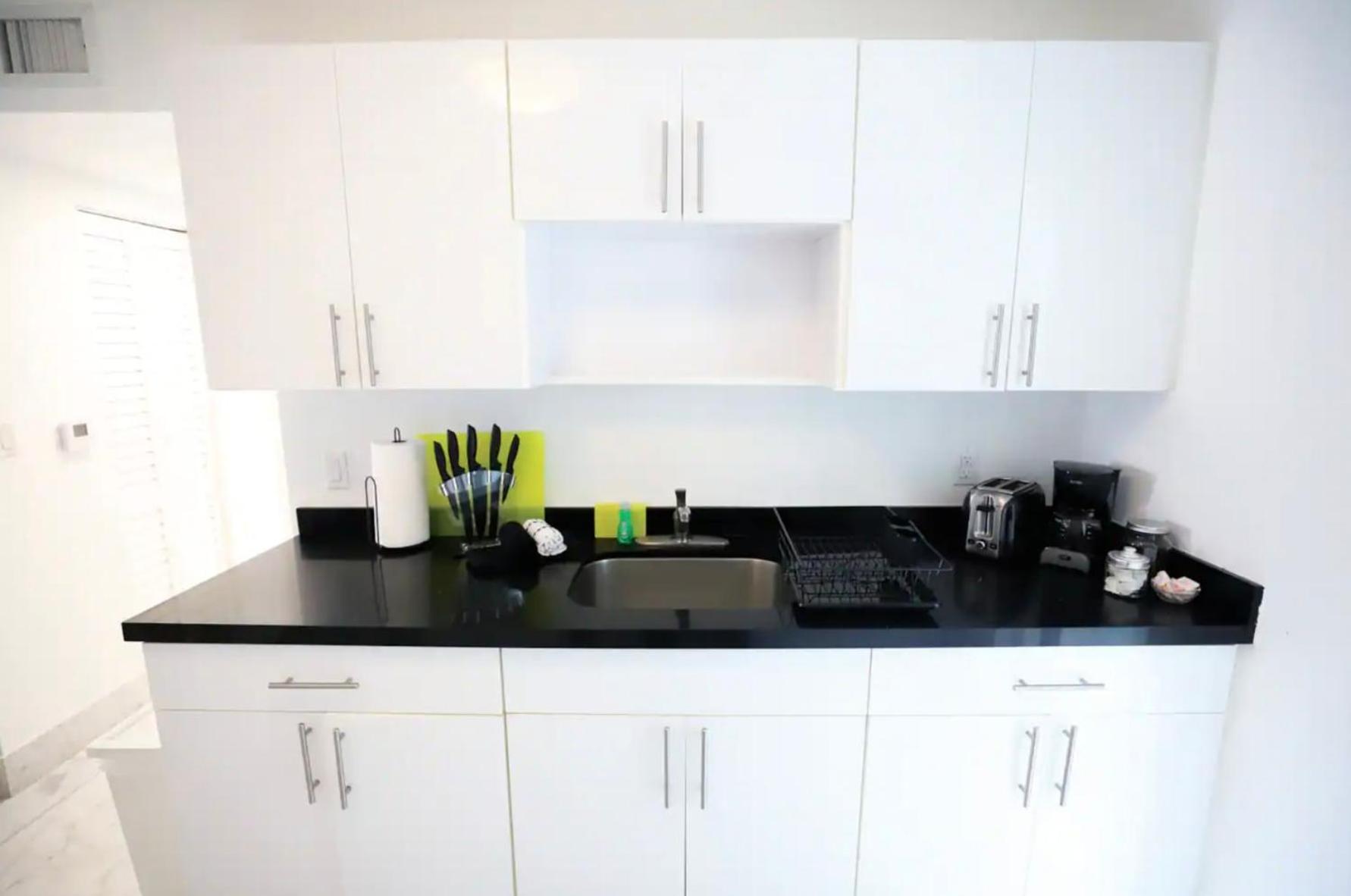 South 2 Bedroom Family & Pet Friendly With Balcony & Free Parking *