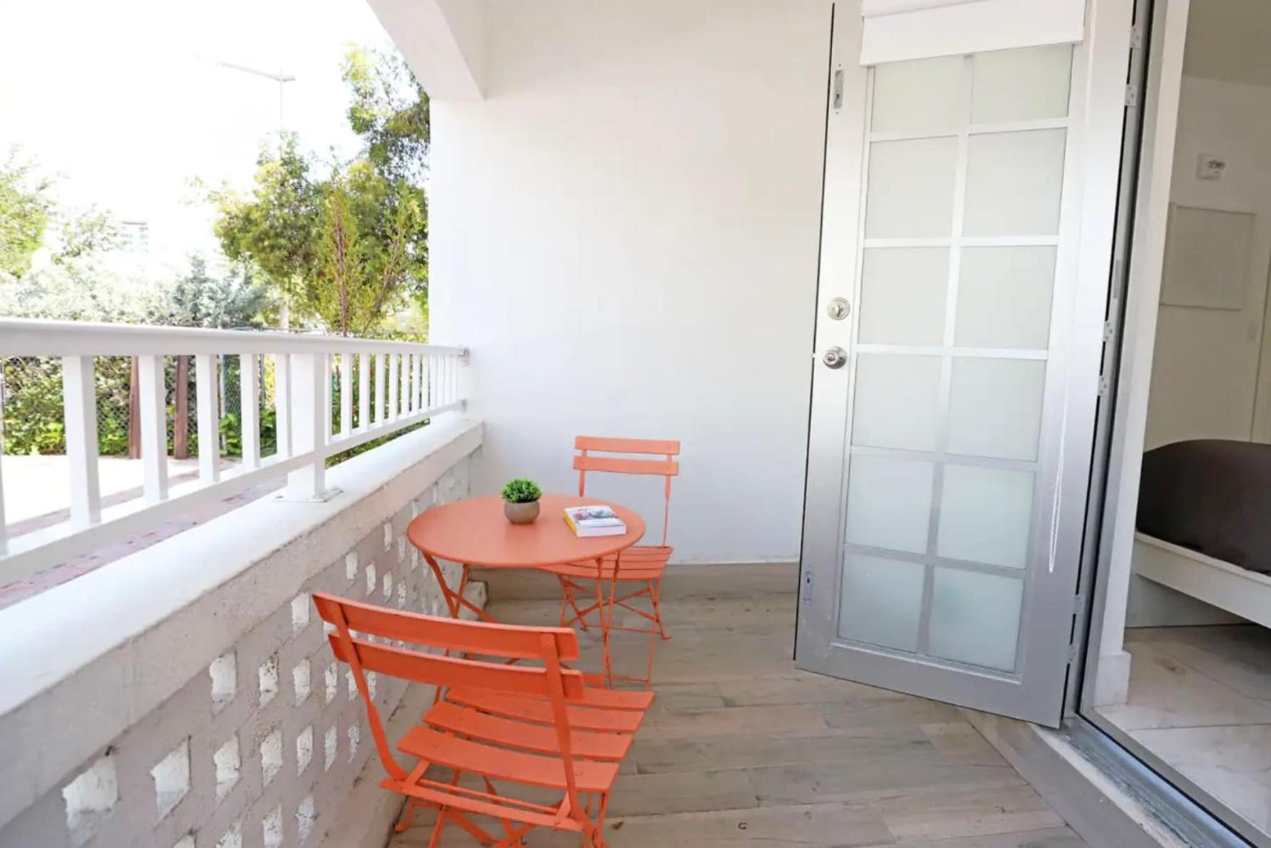 Apartment South 2 Bedroom Family & Pet Friendly With Balcony & Free Parking