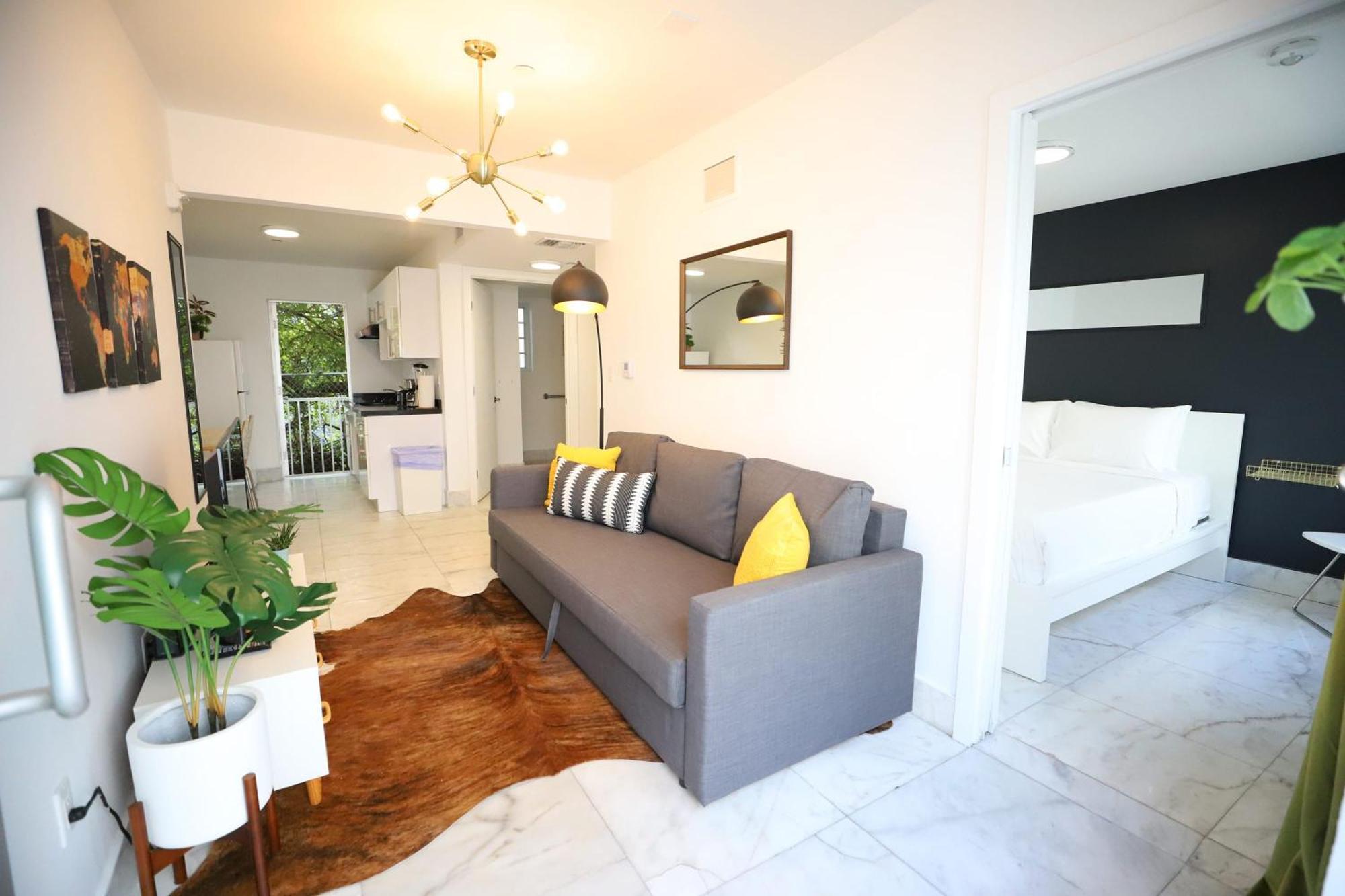 South 2 Bedroom Family Pet Friendly With Free Parking On Premise Apartment *