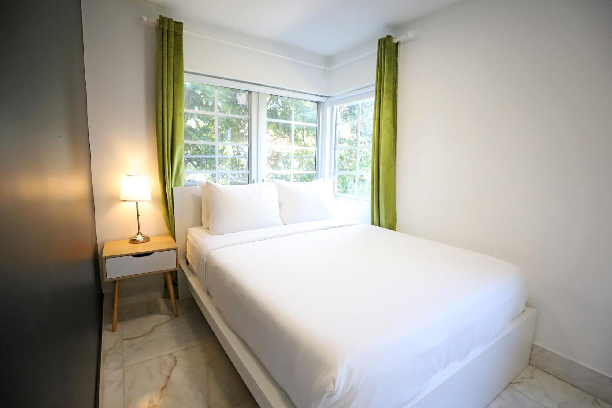 Apartment South 2 Bedroom Family Pet Friendly With Free Parking On Premise *