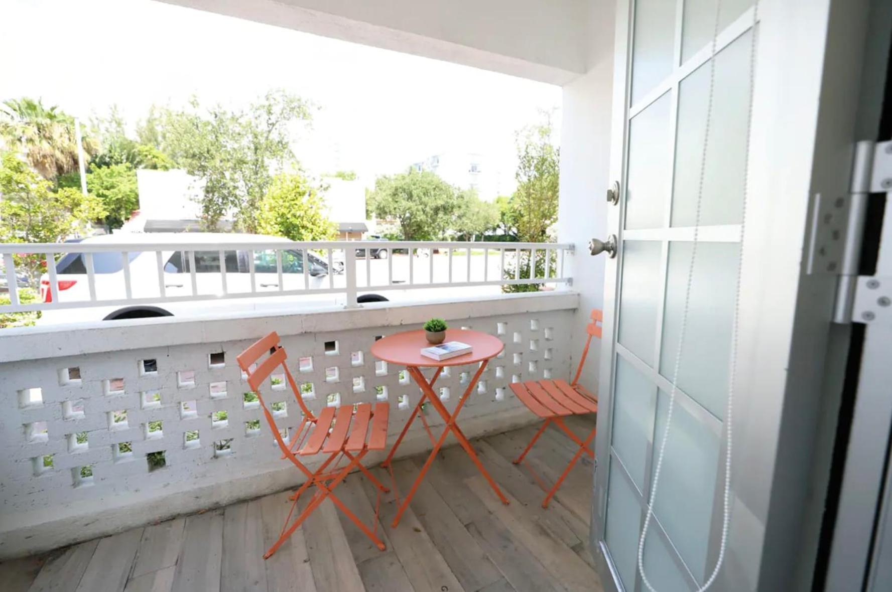 South 2 Bedroom Family & Pet Friendly With Balcony & Free Parking * Miami Beach