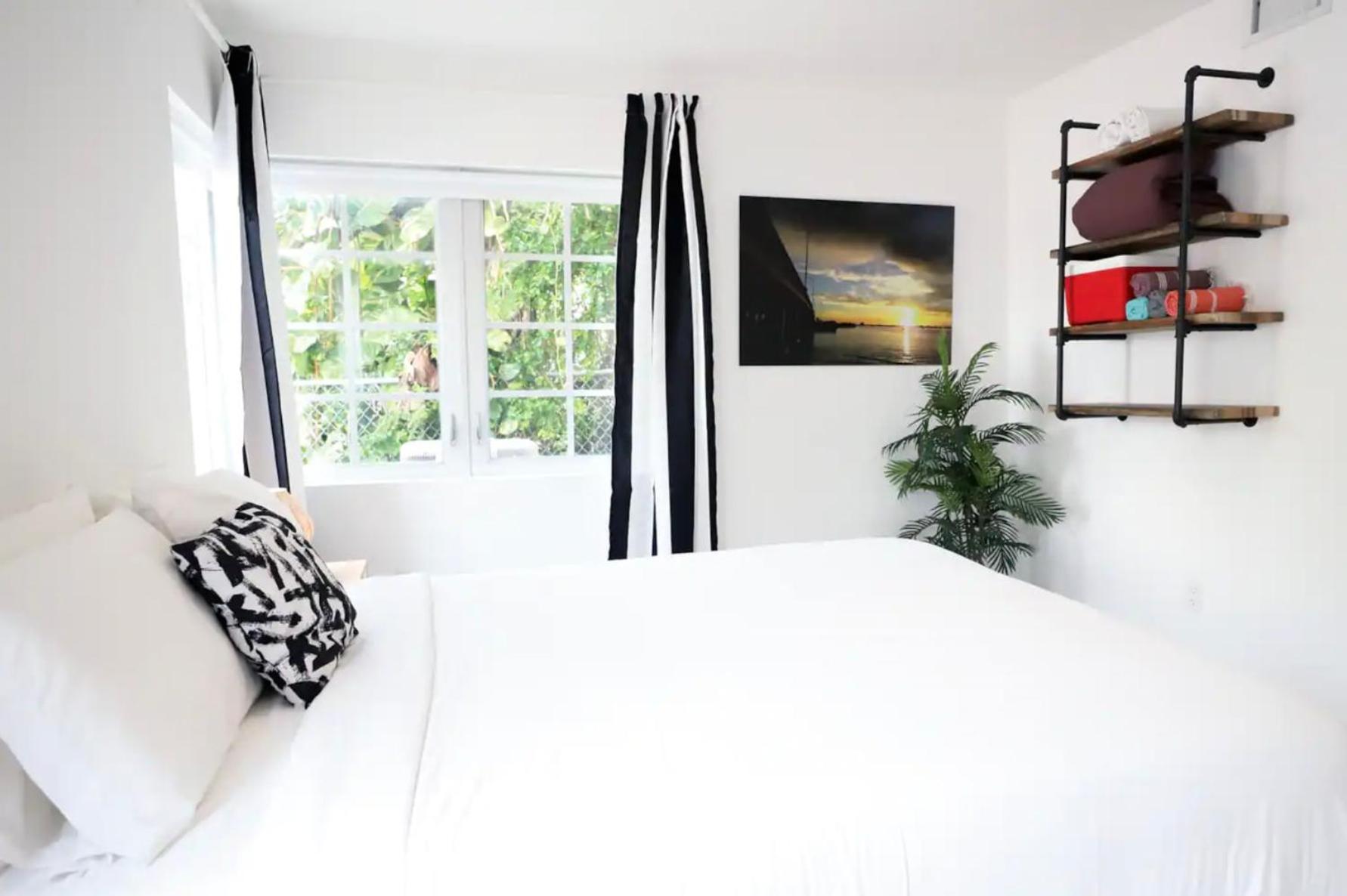 Apartment South 2 Bedroom Family & Pet Friendly With Balcony & Free Parking *