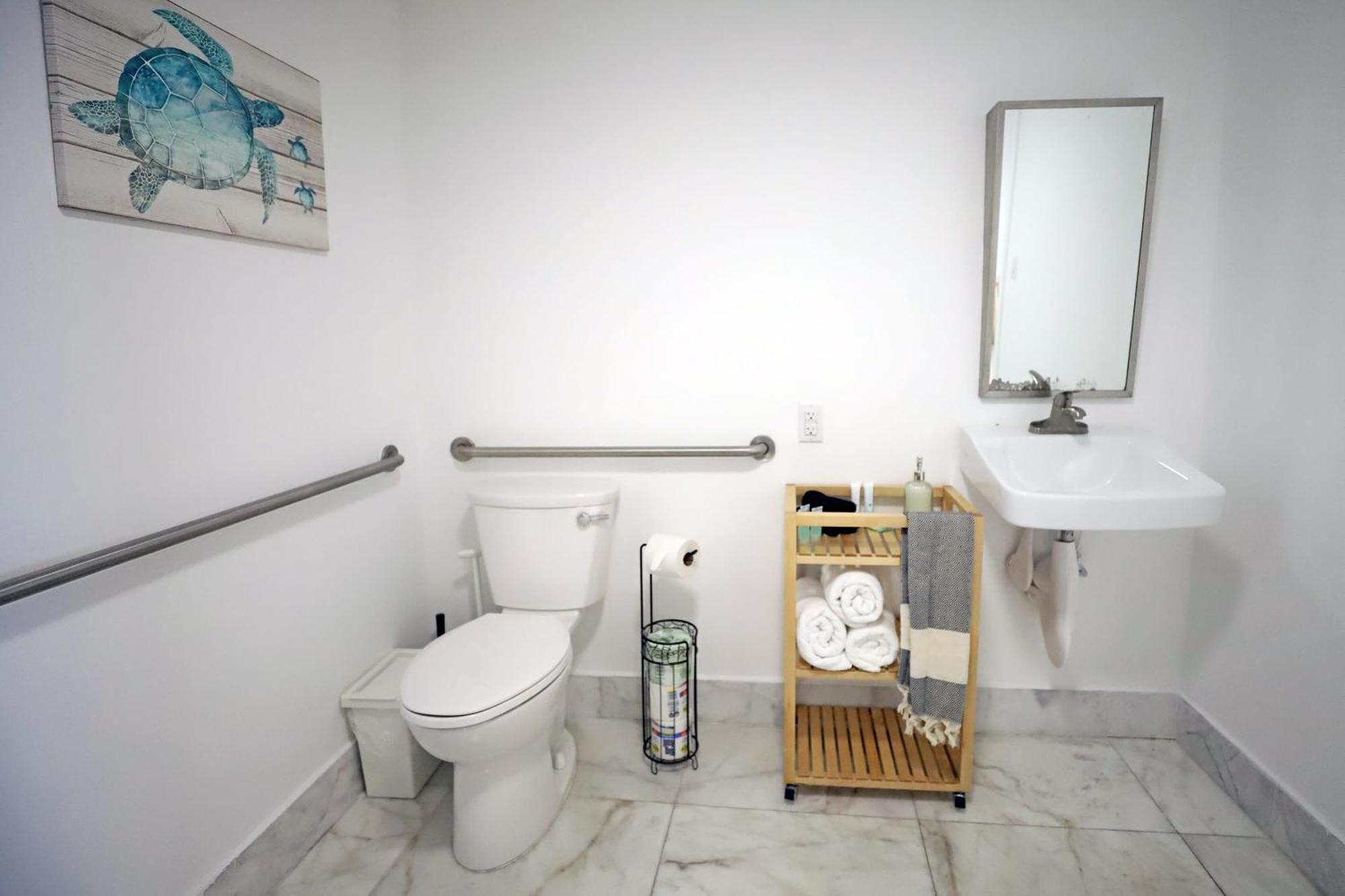 South 2 Bedroom Family Pet Friendly With Free Parking On Premise