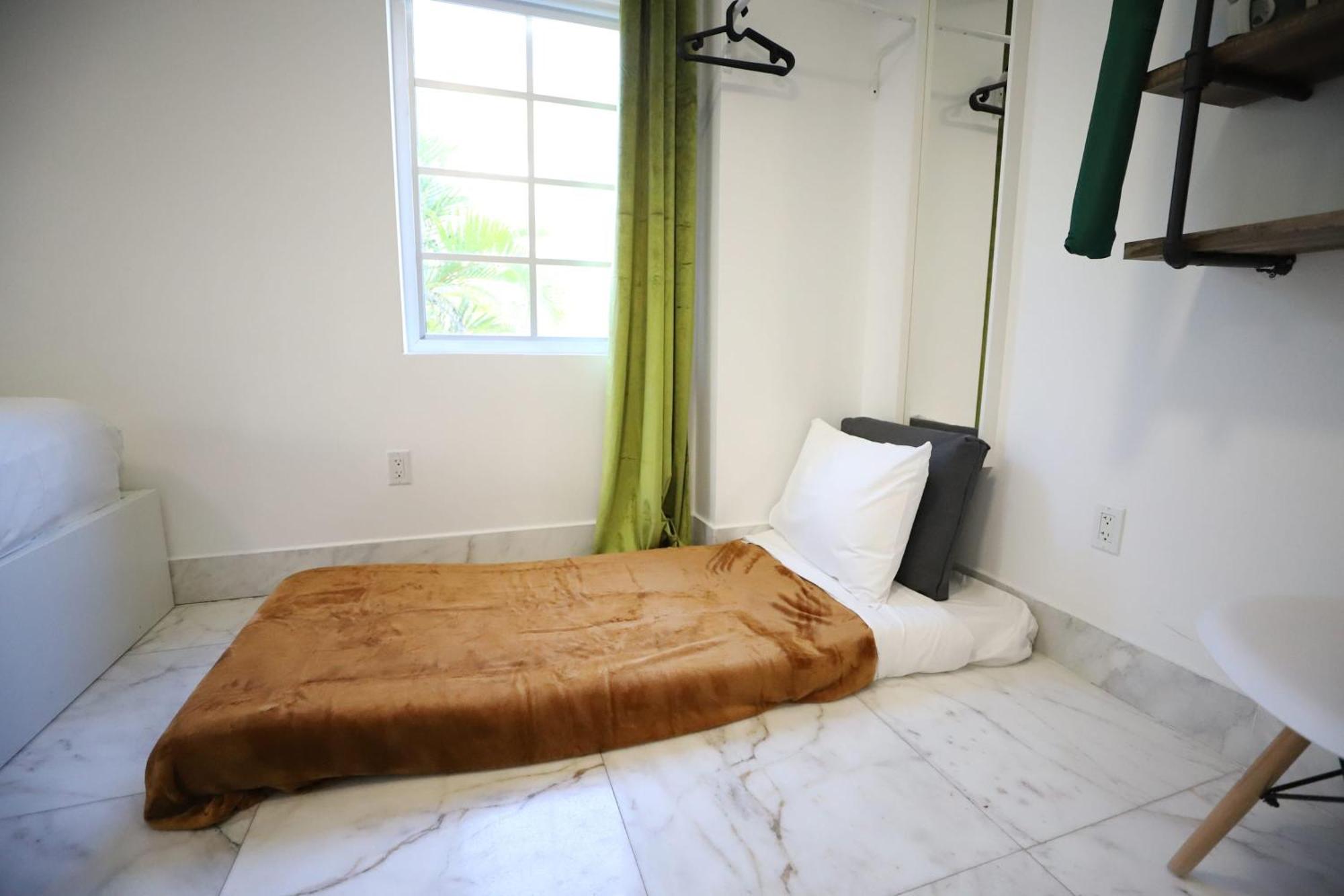 South 2 Bedroom Family Pet Friendly With Free Parking On Premise *