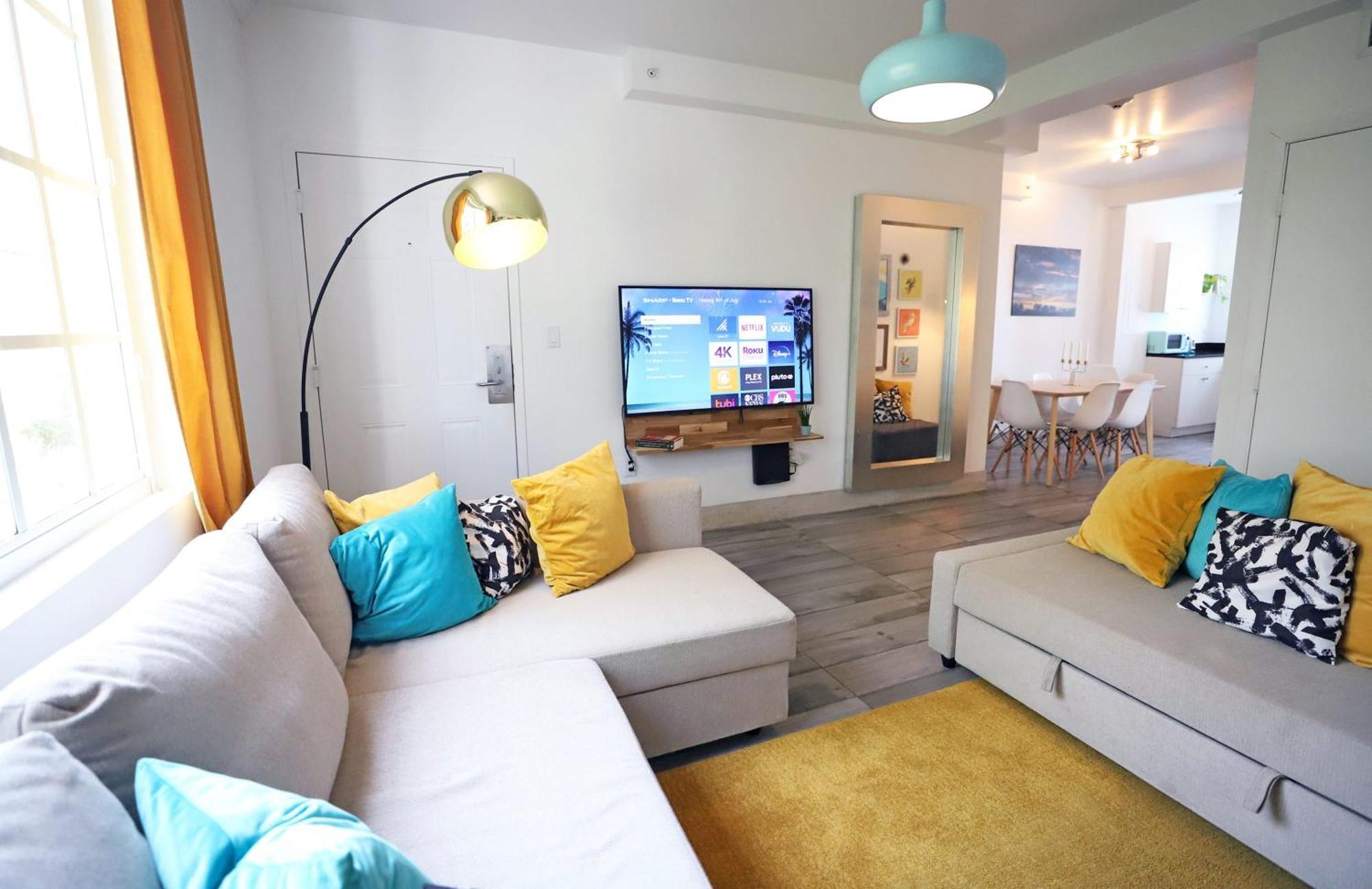 South 2 Bedroom 2 Bathroom Steps To Ocean Drive * Miami Beach