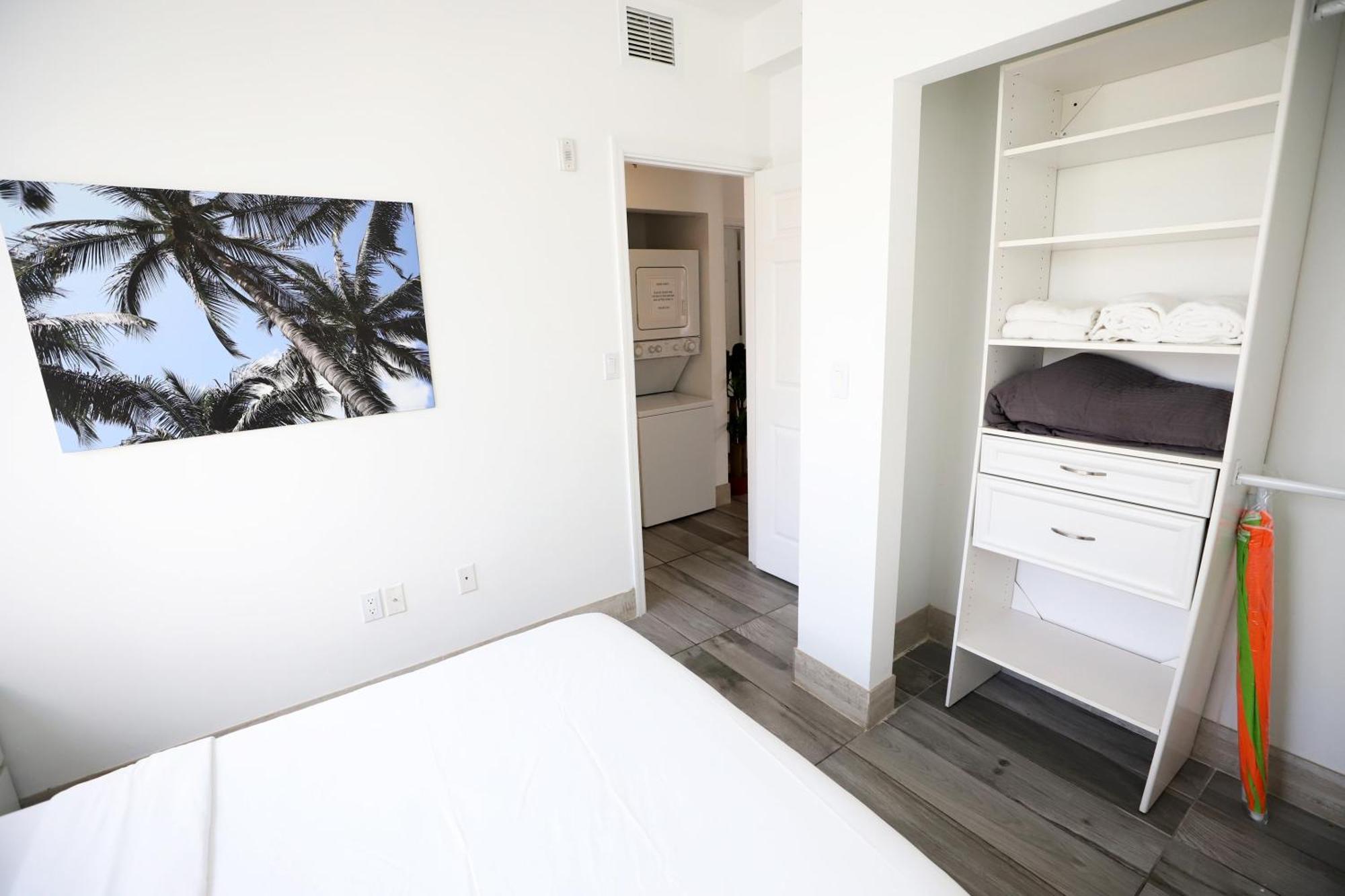 Apartment 3 Minute Walk To 2 Bedroom Family Friendly With No Pet Fee
