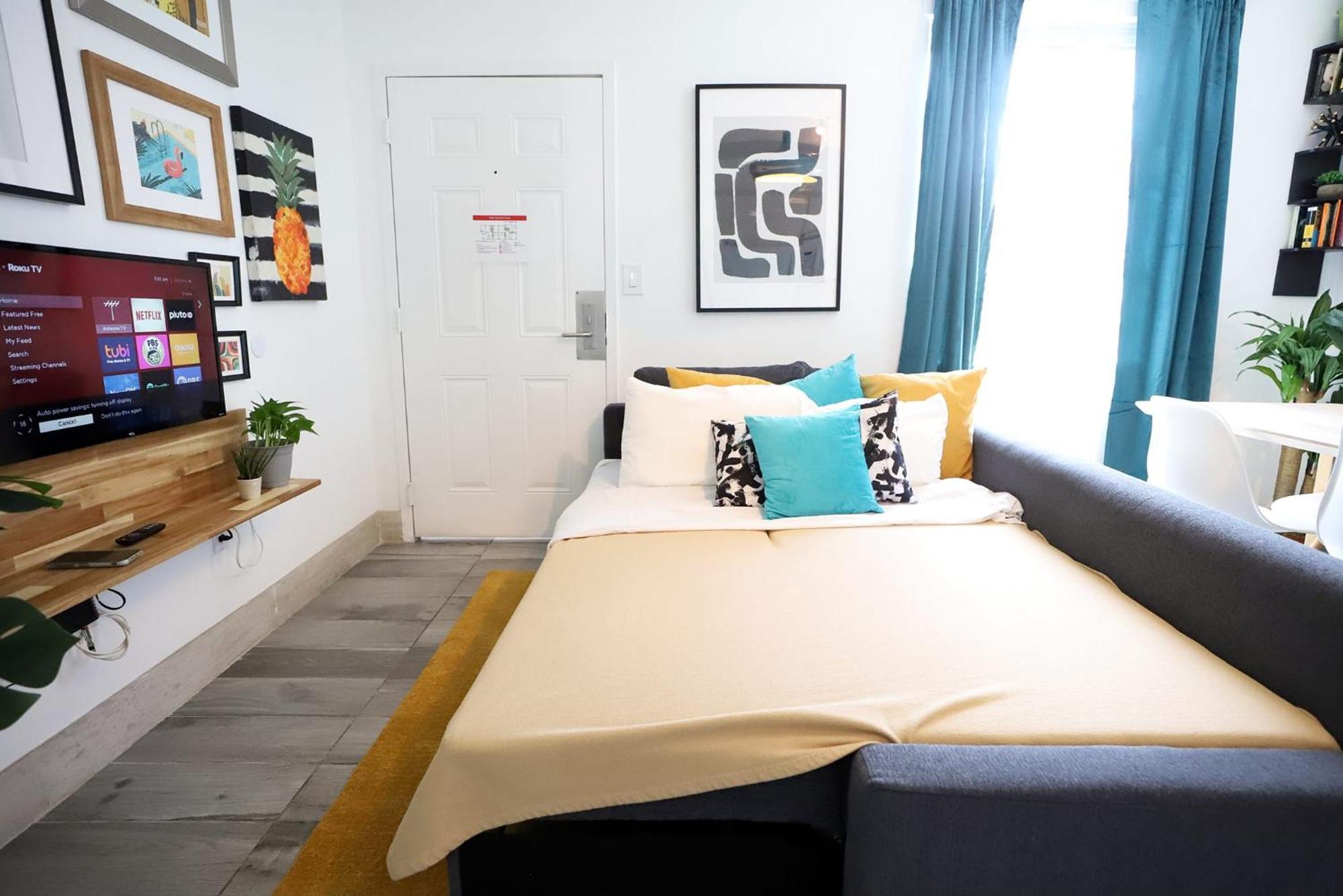 Apartment 3 Minute Walk To 2 Bedroom Family Friendly With No Pet Fee *