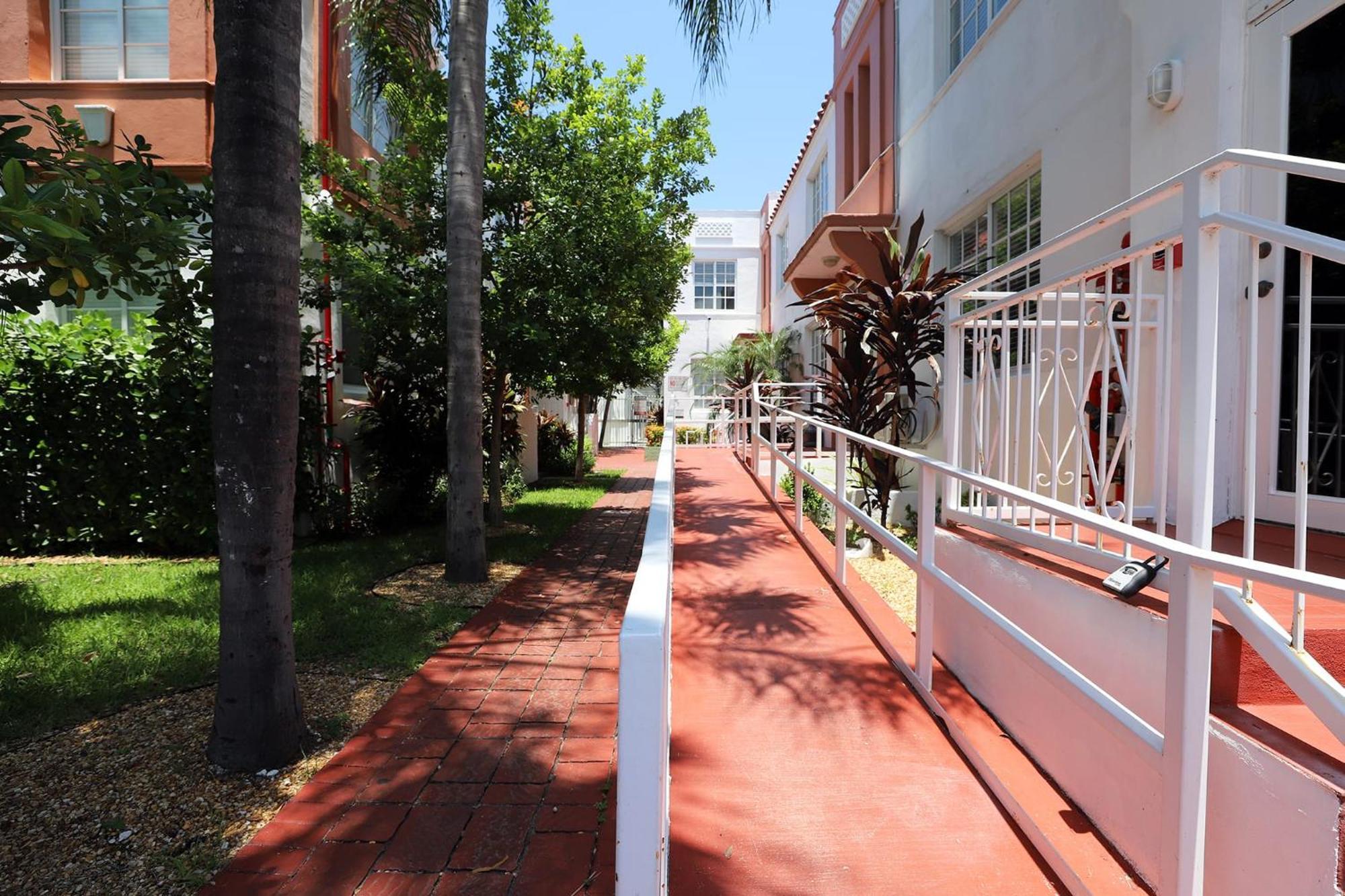 3 Minute Walk To 2 Bedroom Family Friendly With No Pet Fee Apartment