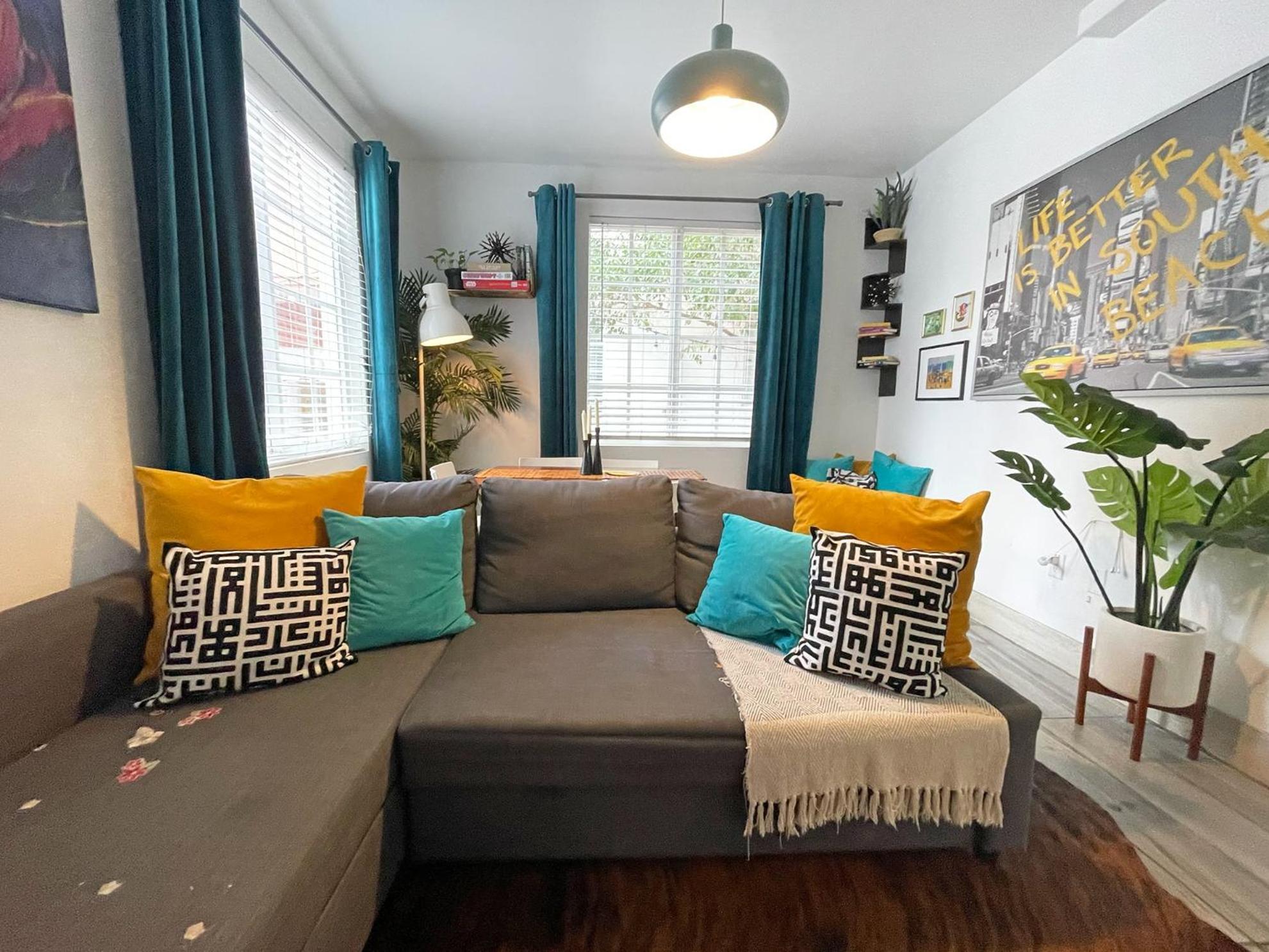 3 Minute Walk To 2 Bedroom Family Friendly With No Pet Fee