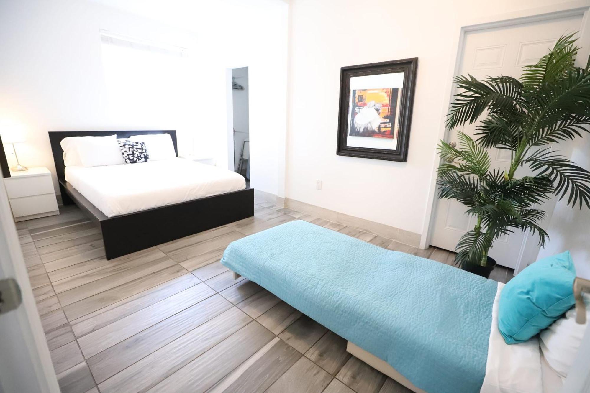 3 Minute Walk To 2 Bedroom Family Friendly With No Pet Fee Apartment *