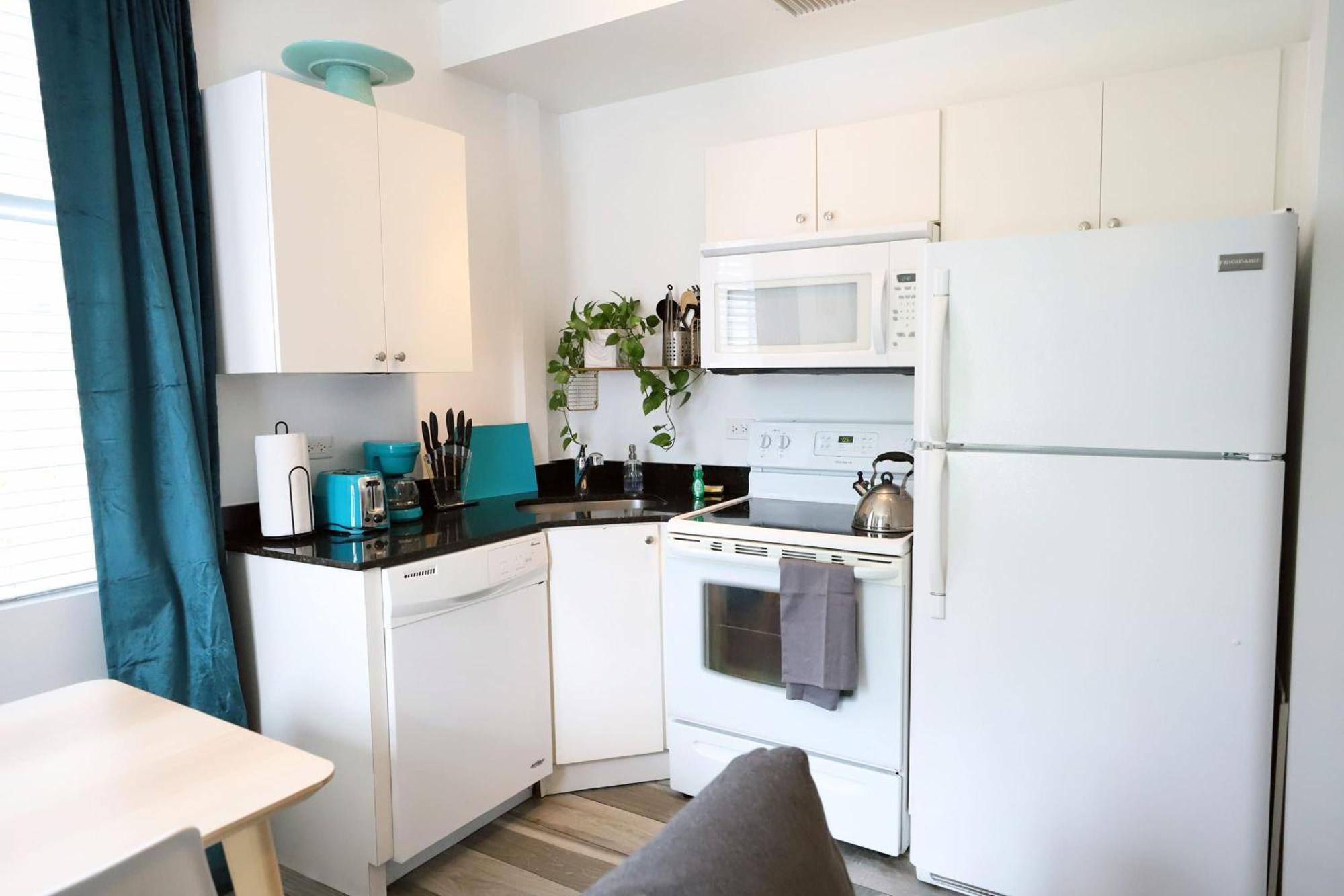 3 Minute Walk To 2 Bedroom Family Friendly With No Pet Fee *
